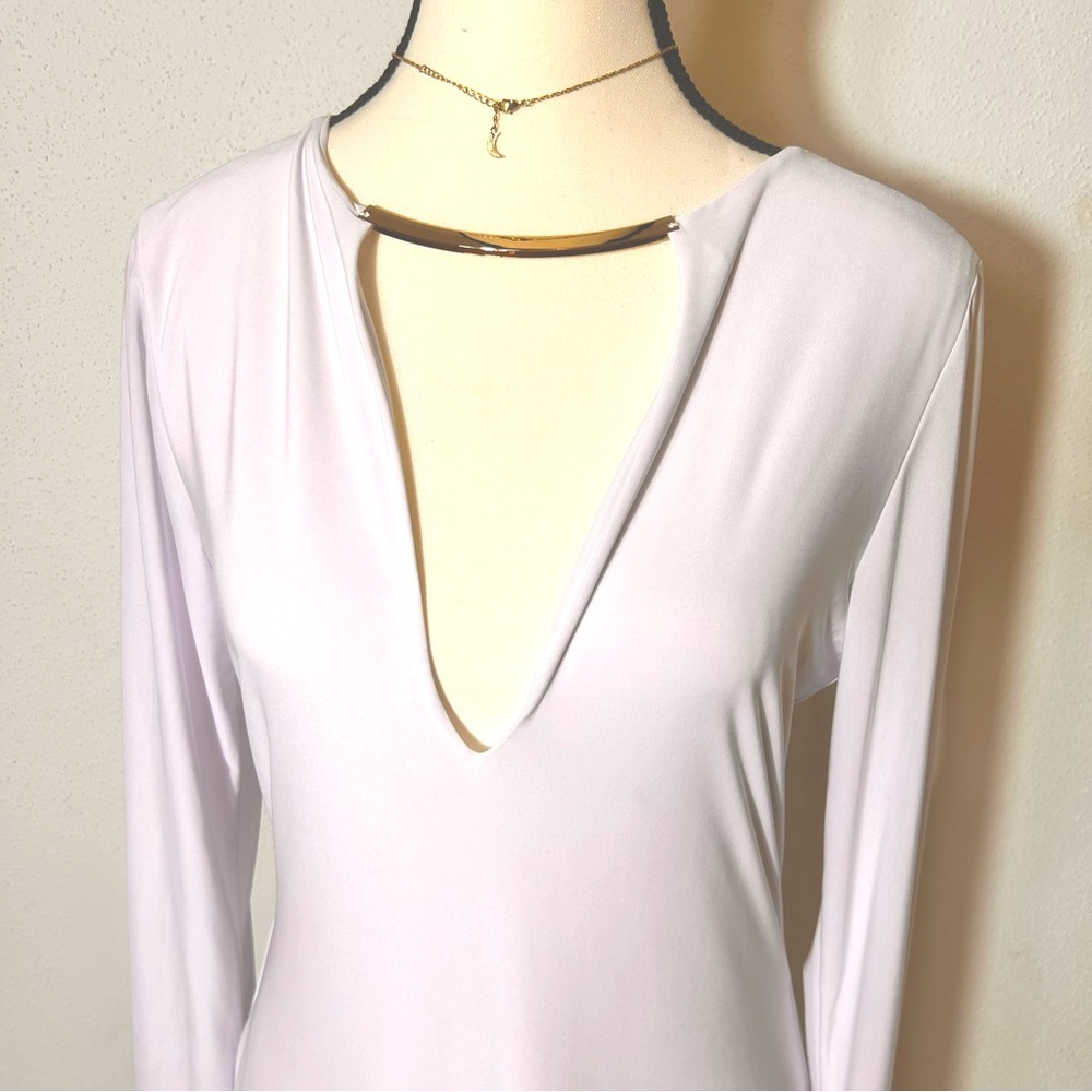 Long white dress with a gold necklace attached it’s in a size XL.